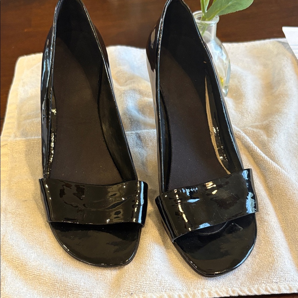 Elegant Black Patent Leather Women's Shoes
